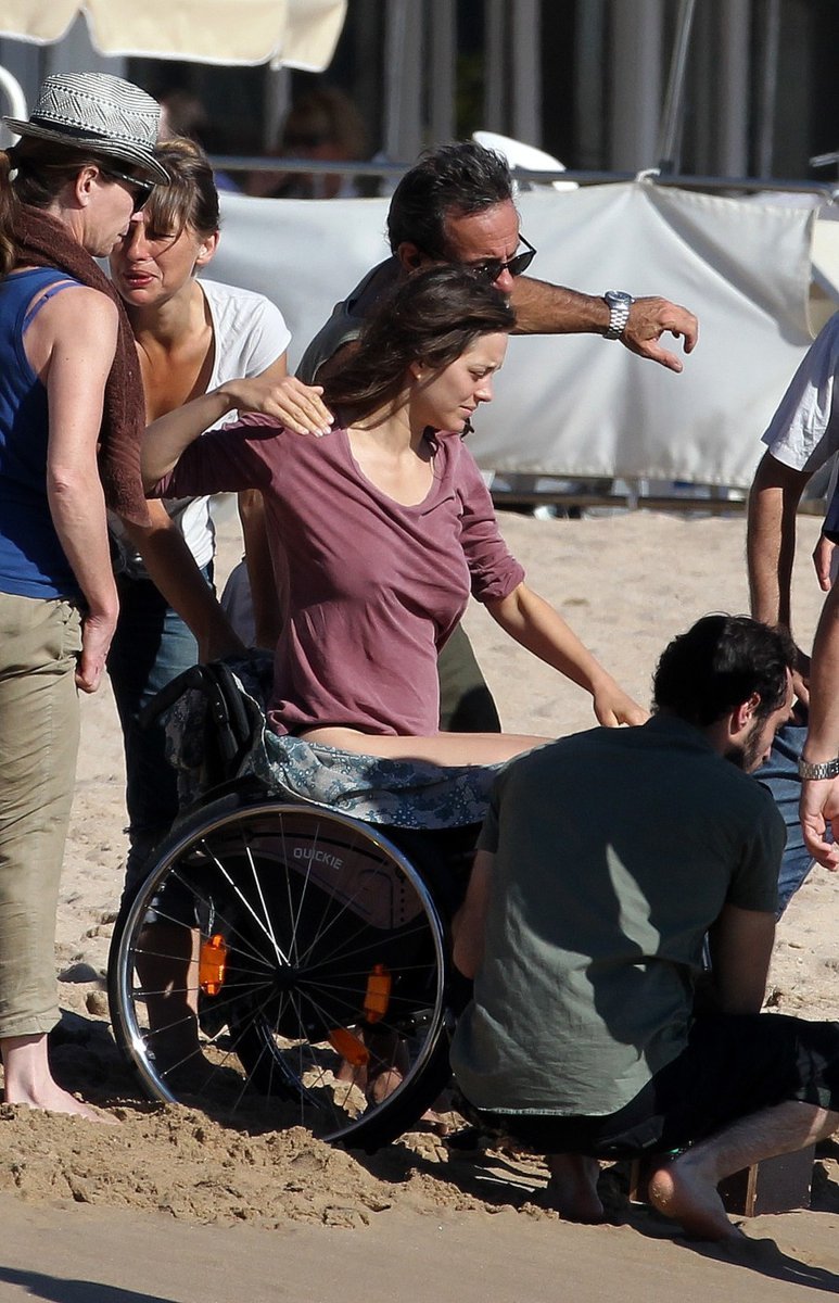 Marion hraje ženu upoutanou na invalidním vozíku
