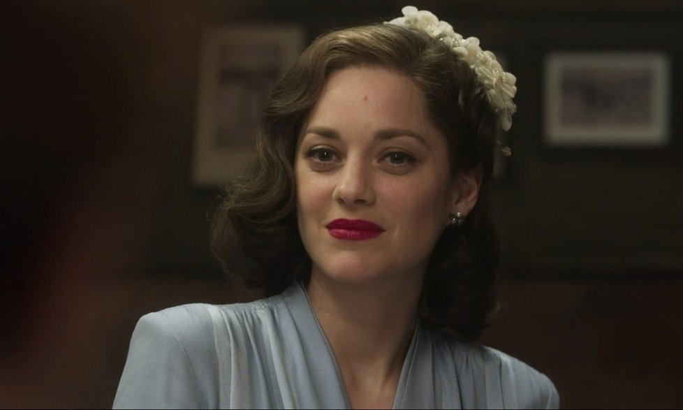 Marion Cotillard ve filmu Spojenci s Bradem Pittem