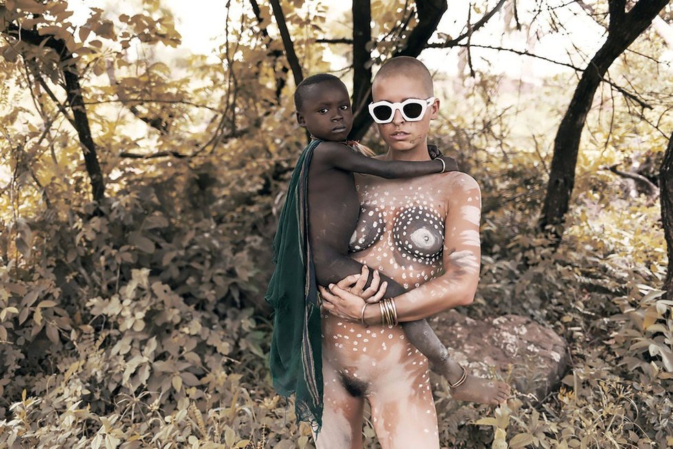 Belgická modelka Marisa Papen žila týden s etiopským kmenem surma.
