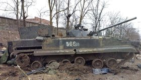 Ruské bojové vozidlo pěchoty BMP-3 zničené při obléhání Mariupolu (7. 3. 2022)