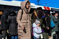 Nechutný útok v Mariupolu. Rusové stříleli na evakuační autobusy, zranili čtyři děti