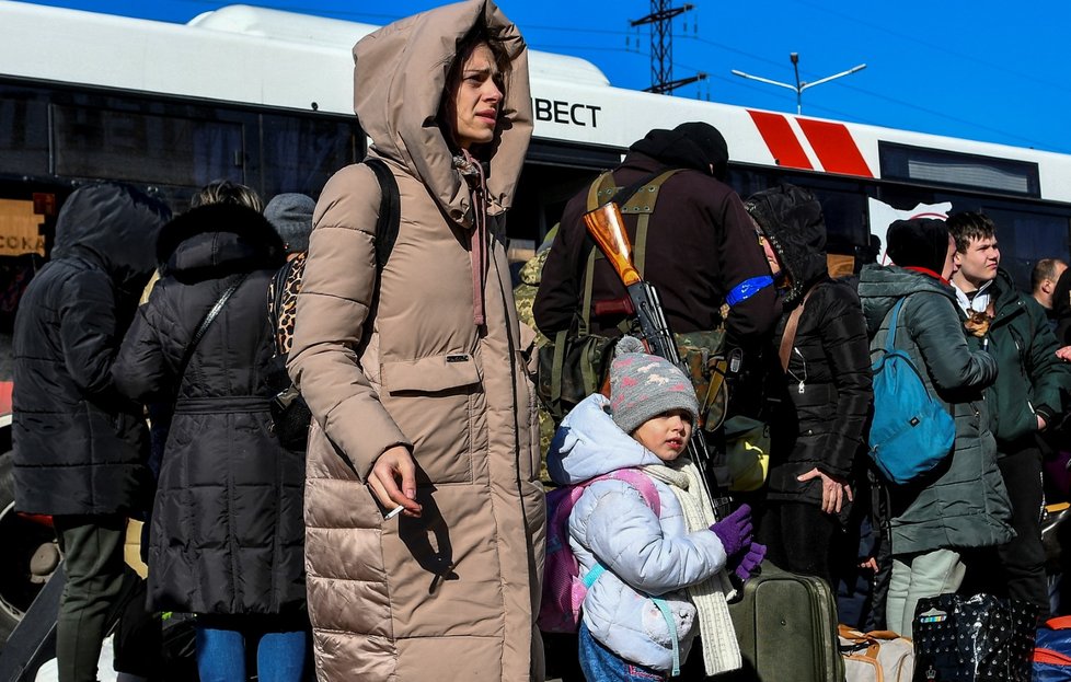 Evakuace Mariupolu: Uprchlíci dorazili do Záporoží, 19. března