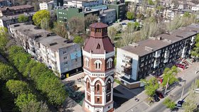 Historická vodárenská věž v Mariupolu.