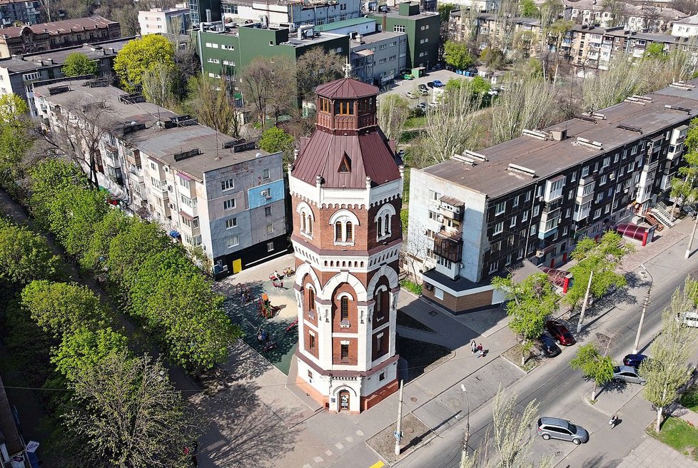 Historická vodárenská věž v Mariupolu.