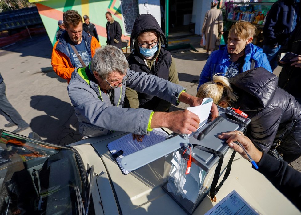 Válka na Ukrajině: Referendum o připojení k Rusku v Mariupolu (27. 9. 2022)