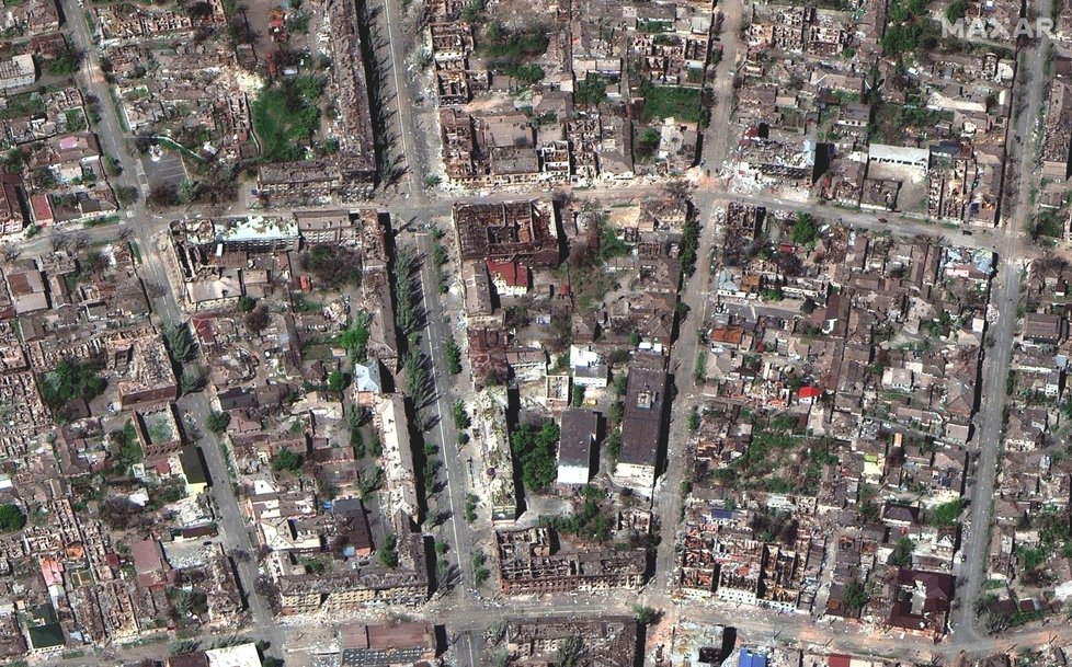 Satelitní snímky škod v Mariupolu (30. 4. 2022)