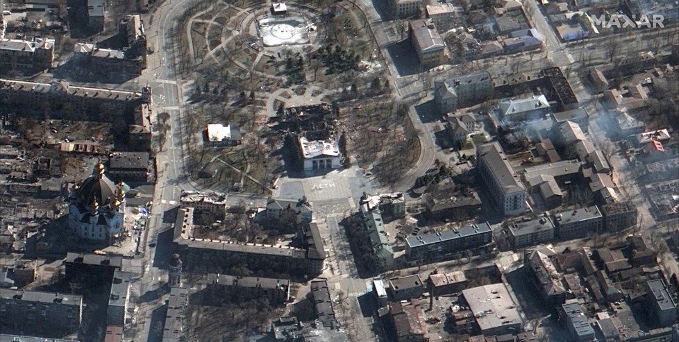 Satelitní snímek poničeného Mariupolu