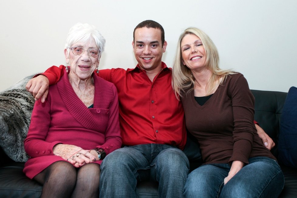 Kyle s jednou ze svých přítelkyň Marjorií (vlevo, 91) a maminkou (50).