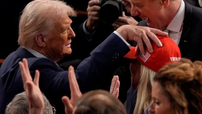 Trumpův projev v Kongresu: Marjorie Taylor Green v kšiltovce MAGA (5.3.2025) Trumpův projev v Kongresu: Marjorie Taylor Green v kšiltovce MAGA (5.3.2025)