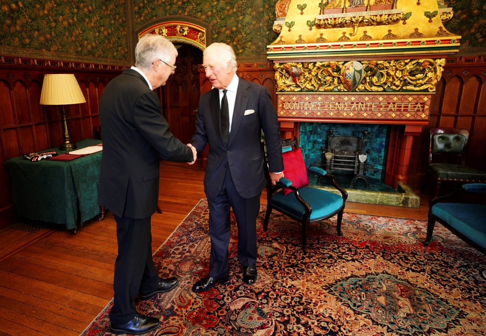 Karel III. a velšský premiér Mark Drakeford.