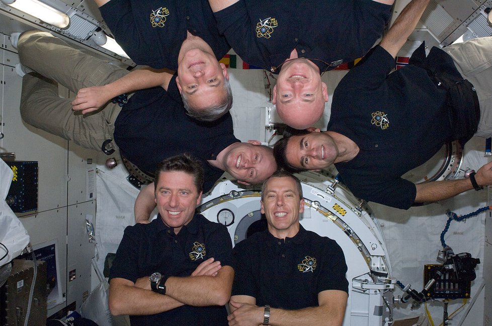 Mark Kelly s kolegy na ISS. Vpravo dole Čechům známý Drew Feustel.