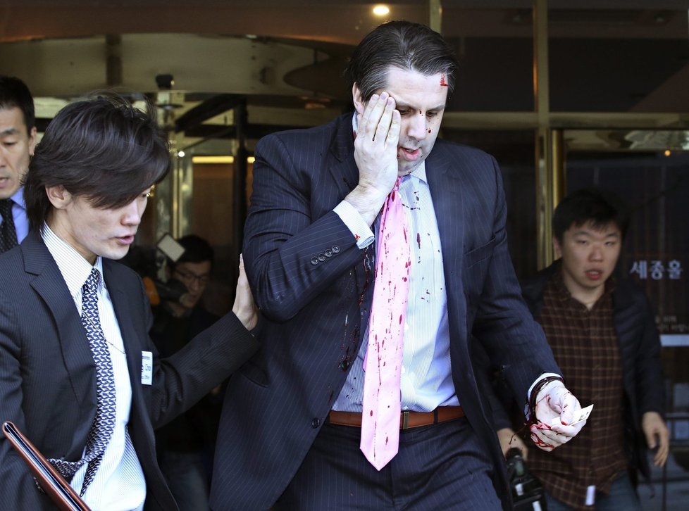 Útočník vážně zranil amerického velvyslance v Jižní Koreji