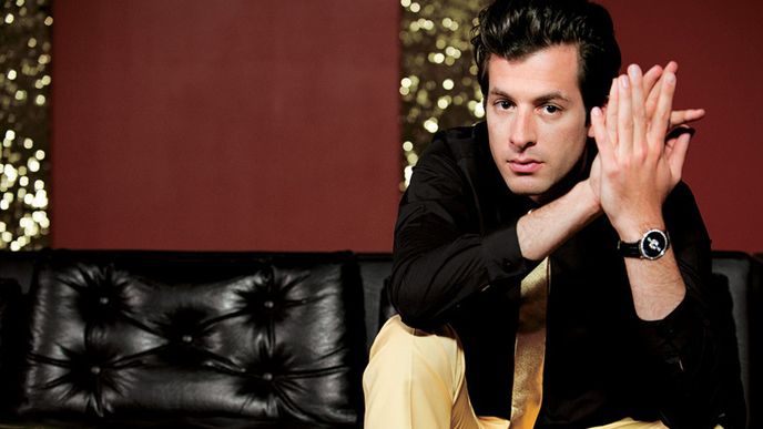 Mark Ronson produkoval Amy Winehousovou či Lily Allenovou. Teď přichází s podařenou sólovkou.