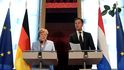 Německá kancléřka Angela Merkelová a nizozemský premiér Mark Rutte (22. 8. 2019)