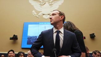 Akcie Facebooku zažily nejhorší den od vstupu na burzu