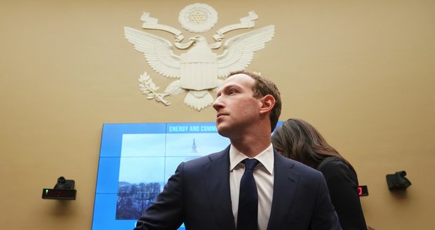 Zuckerberg přiznal, že byl sám obětí zneužití dat firmou Cambridge Analytica
