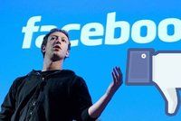 Ultimátum pro Facebook: Za šmírování uživatelů má platit sedm milionů denně