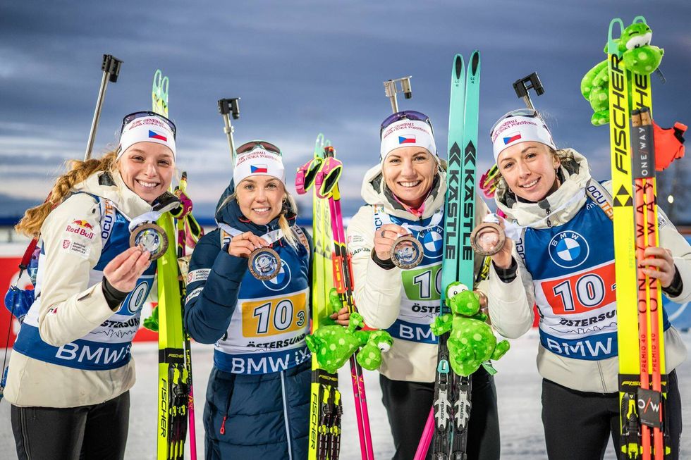 Skvělý start sezony! Biatlonistky štafetu i vedly, Davidová ji dovezla na třetím místě Skvělý start sezony! Biatlonistky štafetu i vedly, Davidová ji dovezla na třetím místě