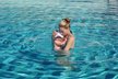 Dceru učila Markéta zvykat si na vodu a trochu i plavat