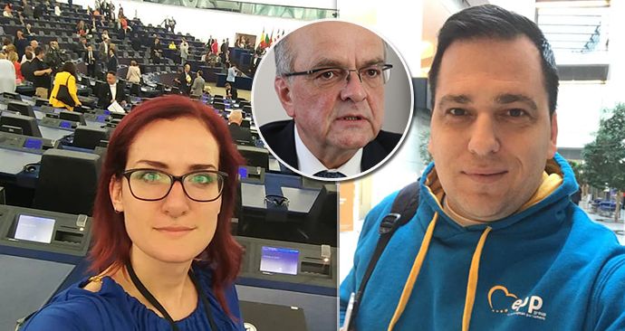 Europoslanci Gregorová (Piráti) a Zdechovský (KDU-ČSL) a jejich bruselská selfie. Právě Zdechovský to nedávno schytal od někdejšího šéfa lidovců Kalouska