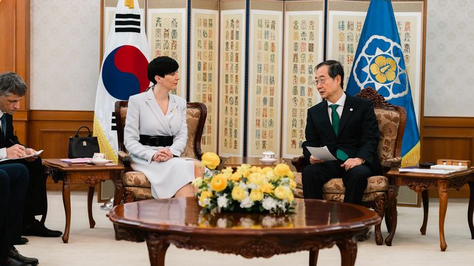 Šéfka sněmovny Markéta Pekarová Adamová (TOP 09) na jednání s jihokorejským předsedou vlády Han Tok-sunem