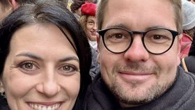 Markéta Pekarová Adamová se svým nástupcem Matějem Ondřejem Havlem (TOP 09) na Národní třídě (17.11.2025)