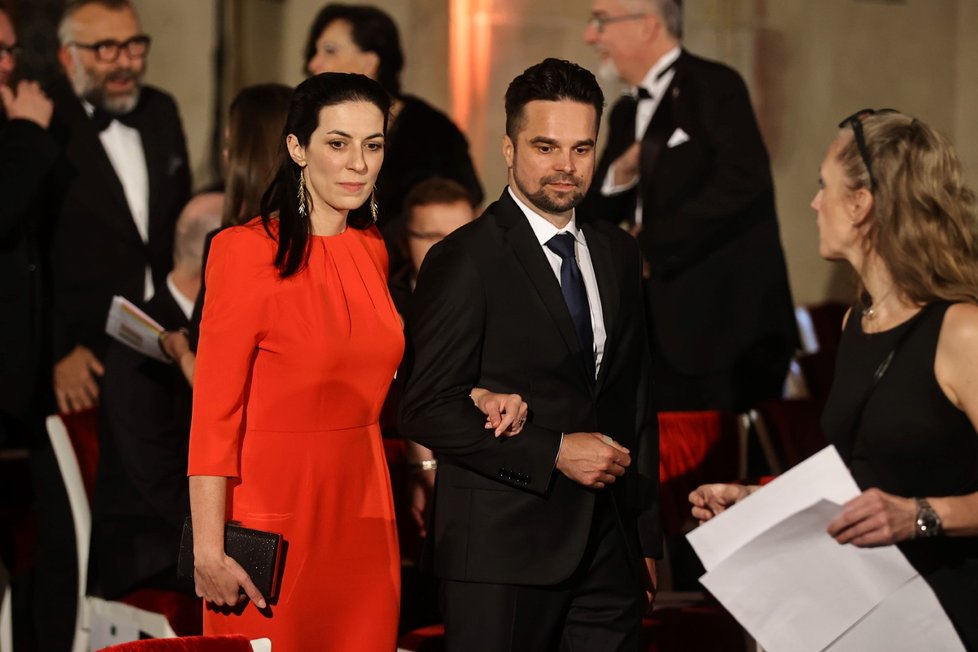 Markéta Pekarová Admaová (TOP 09) s manželem na státních vyznamenáních (28.10.2025) Markéta Pekarová Admaová (TOP 09) s manželem na státních vyznamenáních (28.10.2025)