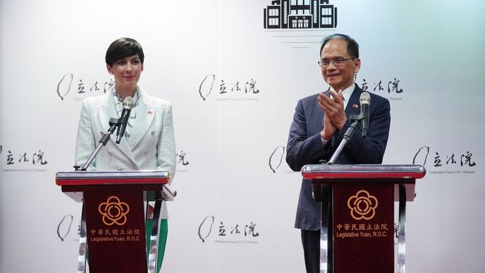 Markéta Pekarová Adamová a předseda Legislativního dvora Tchaj-wanu You Si-Kun