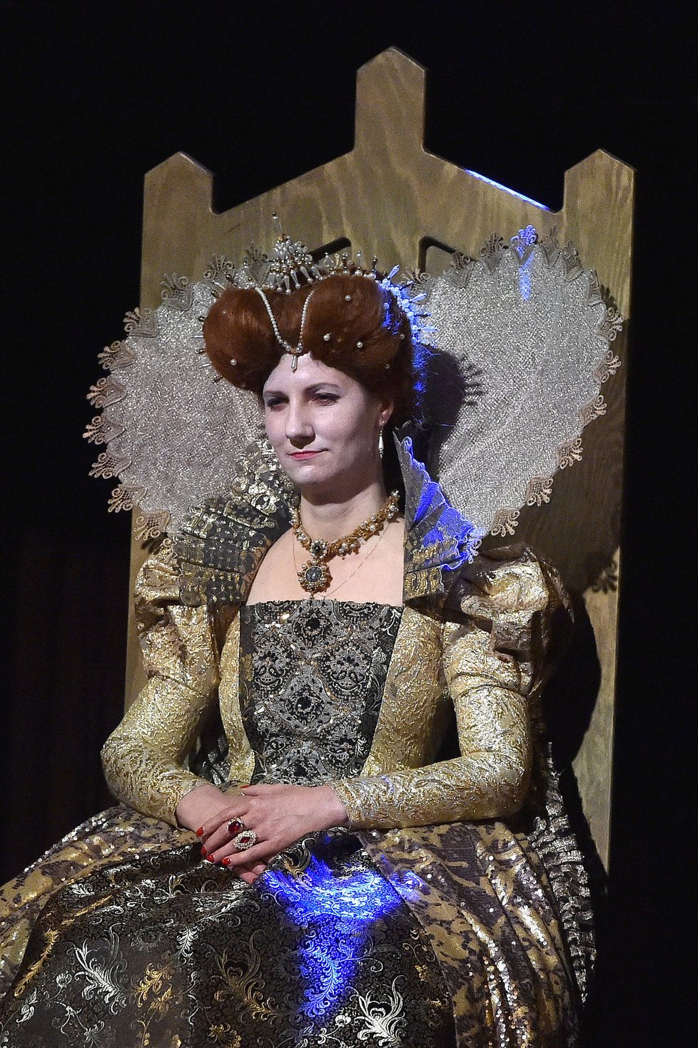 Brněnská primátorka Markéta Vaňková (ODS) se zhostila role Alžběty Anglické v představení Zamilovaný Shakespeare.