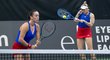 Markéta Vondroušová s Terezou Valentovou. Markéta Vondroušová s Terezou Valentovou.