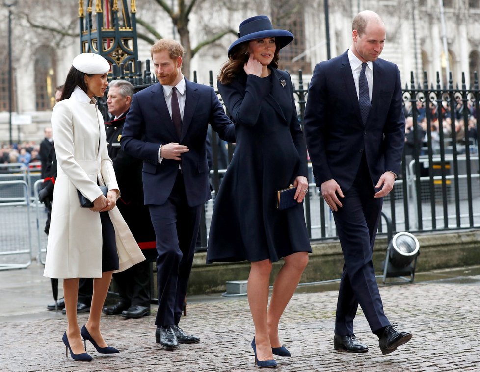 Meghan Markle na mši ve Westminsterském opatství.