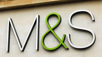 Zisk řetězce Marks & Spencer v Česku klesl o polovinu. V regionu vyklízí pole