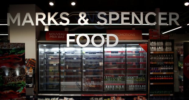 Marks & Spencer v Česku dočasně zavírá obchody. Dodávky potravin z Británie váznou