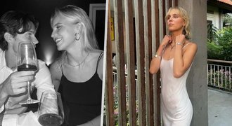 Rudí mají s Markusem i jeho Kamillu: U stánků na křehkou krásu... Rudí mají s Markusem i jeho Kamillu: U stánků na křehkou krásu...