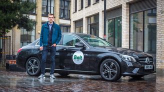 EU podpoří taxikářskou aplikaci Bolt v boji s Uberem, půjčí jí přes miliardu