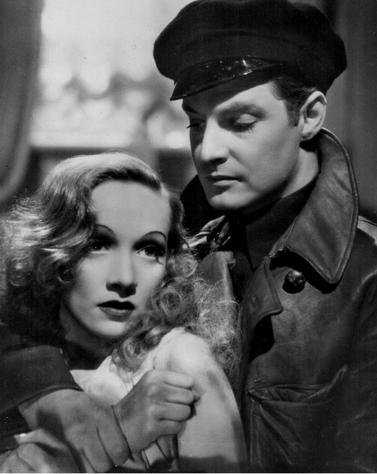 Krásná, smyslná a za všech okolností doslova odzbrojující, taková byla Marlene Dietrich