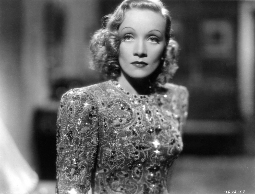 Krásná, smyslná a za všech okolností doslova odzbrojující, taková byla Marlene Dietrich