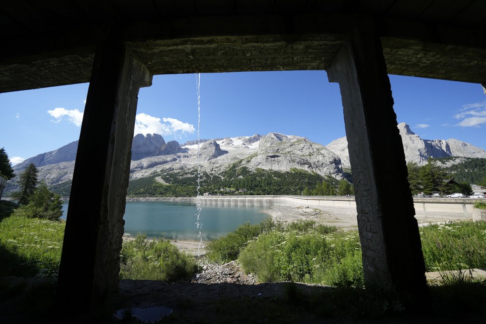 Pohled na italský masiv Marmolada.