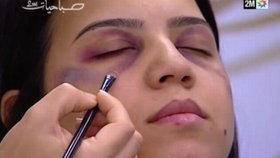 Marocká televize radila ženám, jak skrýt stopy domácího násilí.