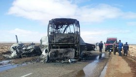 Při nehodě autobusu s dětmi v Maroku zahynulo nejméně 33 lidí. Většinu z  pasažérů autobusu tvořili školáci ve věku osmi až 14 let.