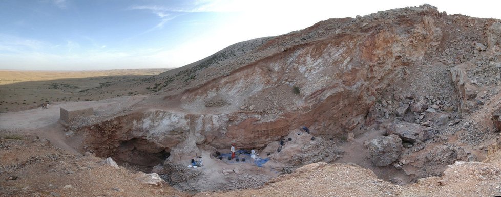 Vědci v Maroku našli fosilie člověka (Homo sapiens) staré 300 tisíc let.