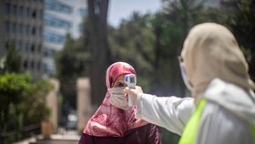 V Maroku jsou lidé povinní nosit roušky. (15. 7. 2020)