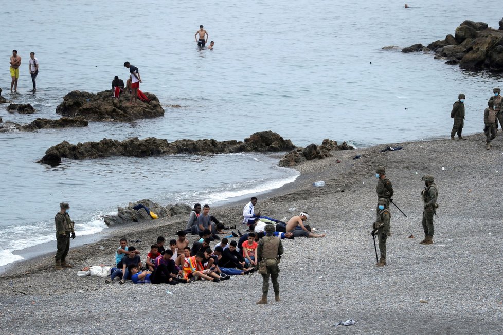Na španělské pobřeží míří tisíce migrantů z Maroka.