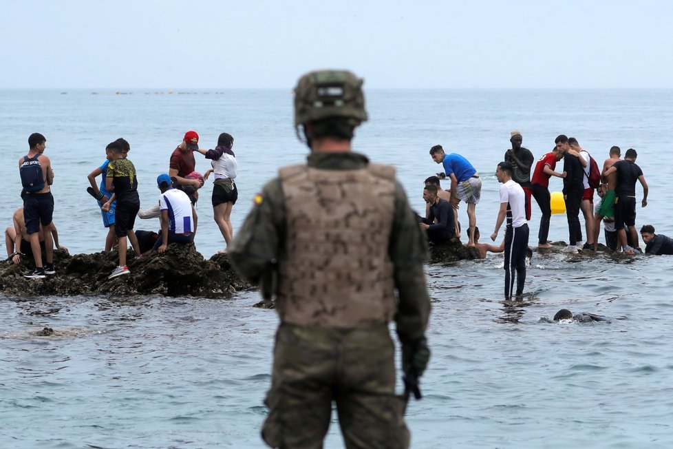 Na španělské pobřeží míří tisíce migrantů z Maroka.