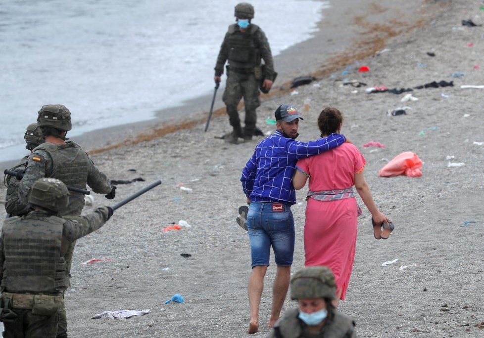 Na španělské pobřeží míří tisíce migrantů z Maroka.