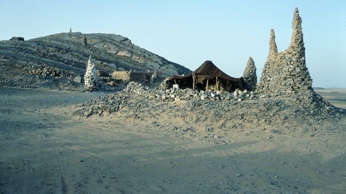 Hlavní naleziště marockých trilobitů leží v oblasti Antiatlasu a jeho okolí, tedy až na Sahaře. Běžný turista proto nemá šanci se k nim dostat, a dokonce ani cizí paleontologové neznají u mnoha exemplářů místo jejich nálezu.