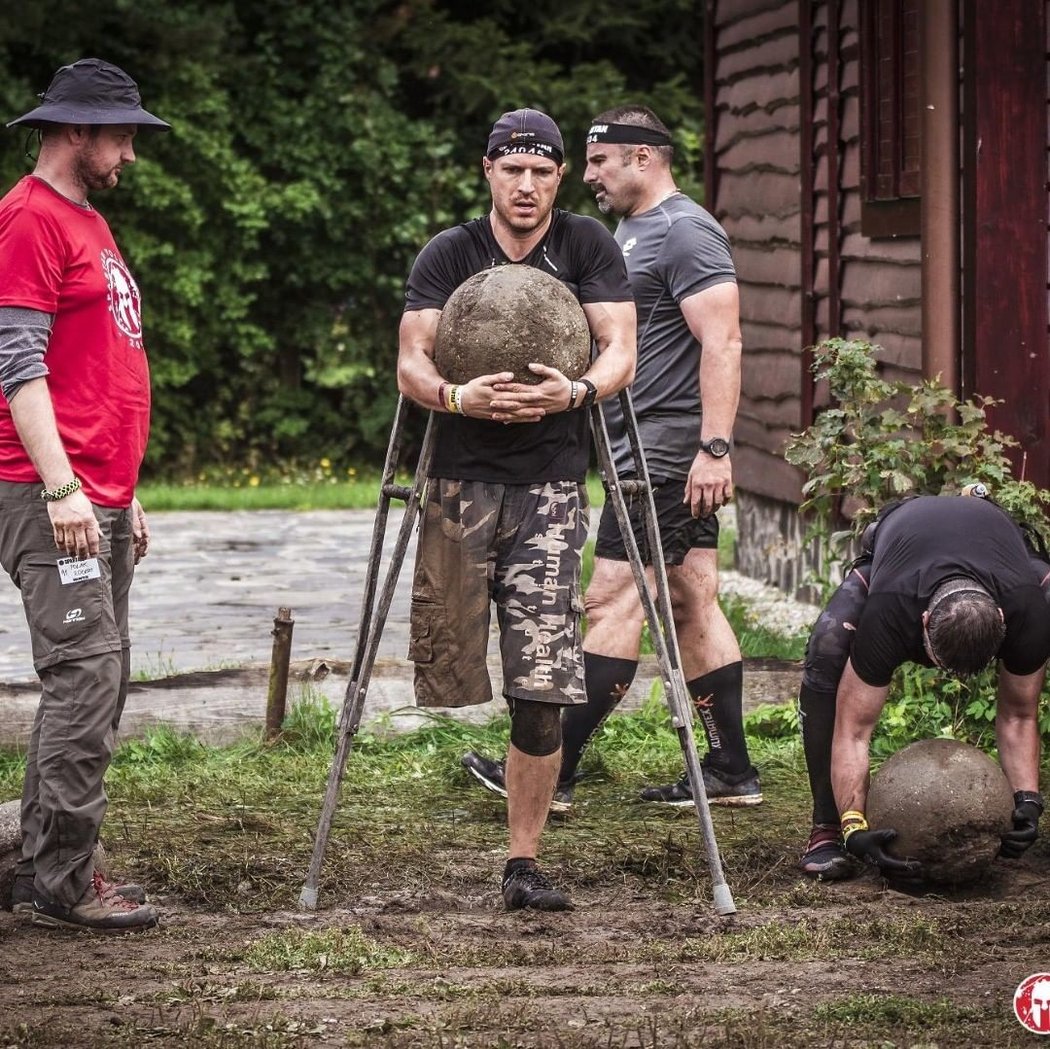 Maroš Kudlík přišel ve 14 letech o nohu. I přes své postižení pravidelně sportuje a dokonce se účastní překážkových závodů.