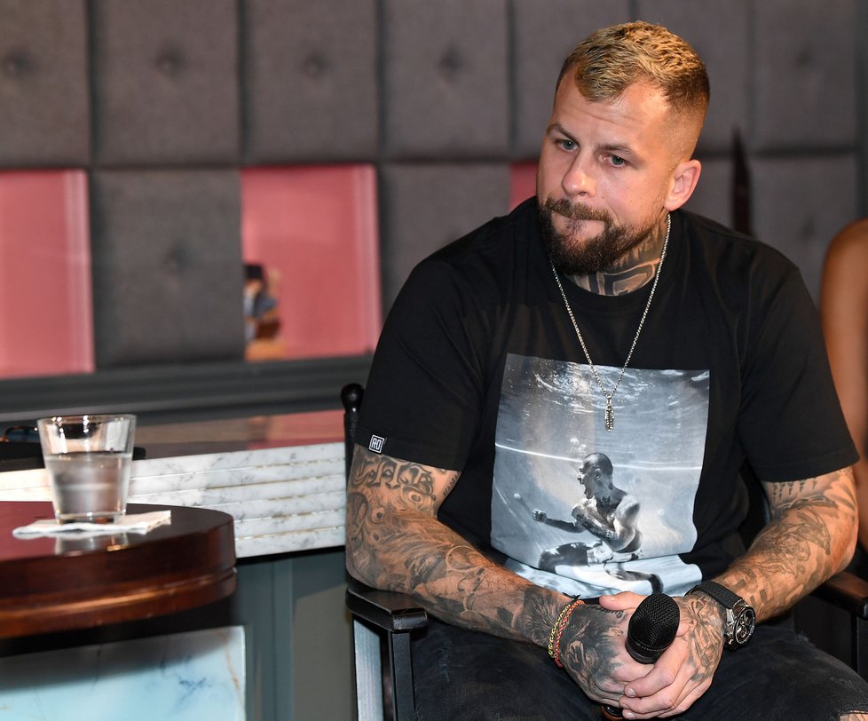 Marpo Raper GALERIE: Zdrcený rapper Marpo: Sebevražda člena rodiny TroubleGangu ...