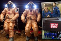 520 dní bez světla a bez rodin: Astronauti dokončili výcvik mise Mars