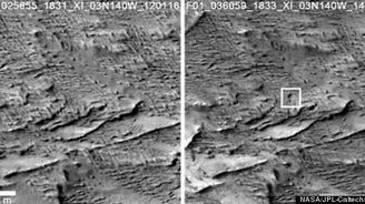 NASA objevila na snímcích Marsu nový kráter, před dvěma lety tam ještě nebyl